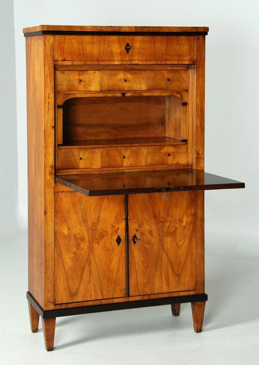 Très petit secrétaire Biedermeier, noyer, sud de l'Allemagne vers 1815 - Sud de lAllemagne
Noyer
Biedermeier vers 1815