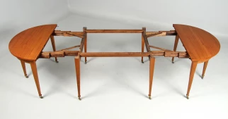 Demilune extendable table