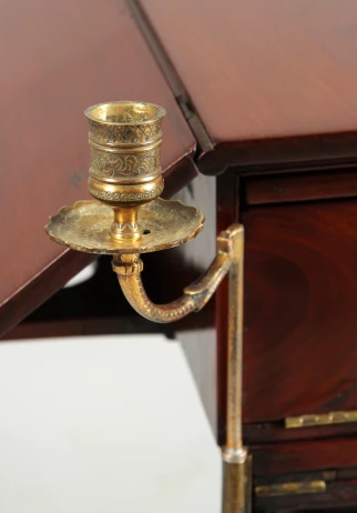 Table avec porte-bougies