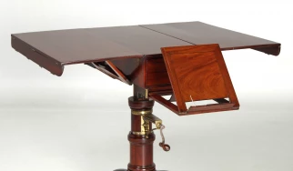 Table antique en acajou