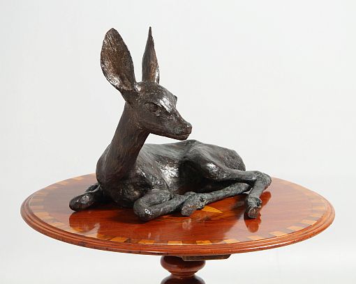 Bronze Skulptur, liegendes Rehkitz, Kurt Arentz - Deutschland
Bronze
1990er Jahre