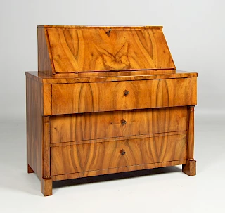 <p>Baden-Wuerttemberg<br />
Walnut<br />
Biedermeier around 1830</p>