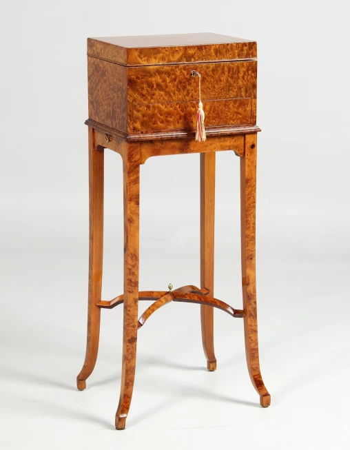 Antiker Beistelltisch, Art Deco, Schmuckkästchen, England um 1920 - England
Vogelaugenahorn
Art Deco um 1920