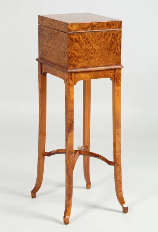 Antiker Beistelltisch