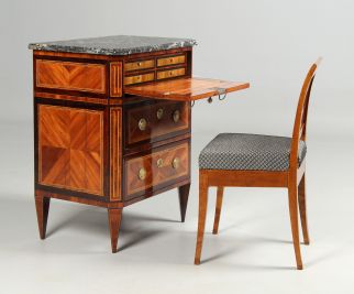 Piccola segretaria antica