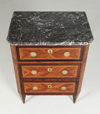 Cassettiera con piano in marmo