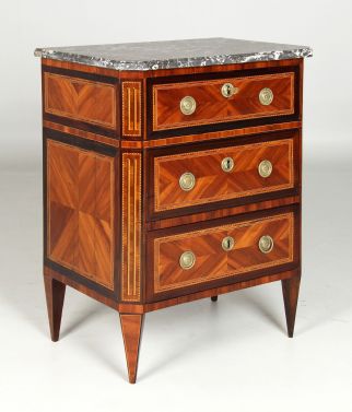 Piccola cassettiera antica