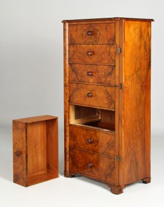 Antique chest of drawers