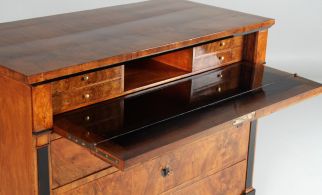 Cassettiera con tavoletta scrittoio