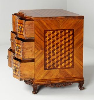Cassettiera antica