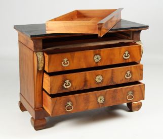 Commode en noyer antique