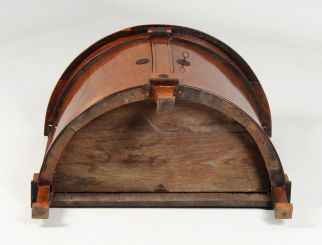 halbrundes Schränkchen