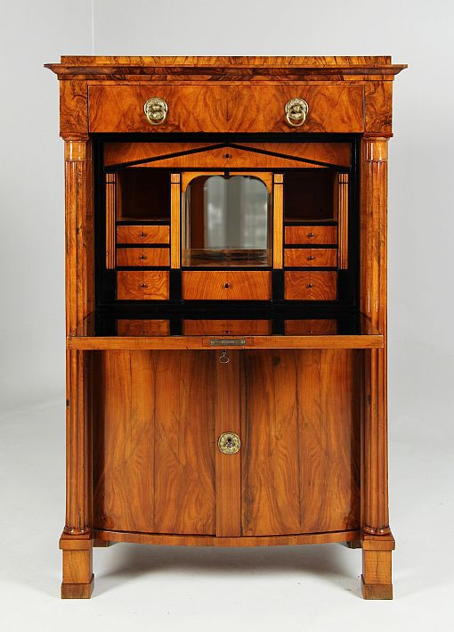 Antiker Sekretär, Schreibschrank mit Säulen, Biedermeier um 1830 - Österreich
Nussbaum
Biedermeier um 1830