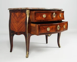 Louis XV chest of drawers