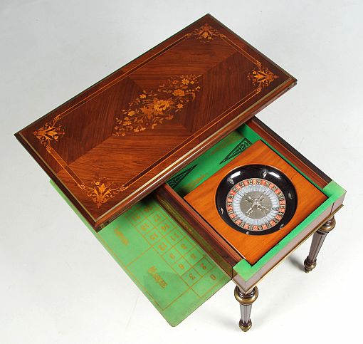 Antiker Spieltisch für Roulette, Backgammon, Kartenspiele, 19.Jhdt. - Frankreich
Holz, Messing u.a.
Ende 19. Jhdt.