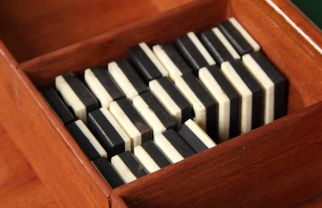 Domino antique