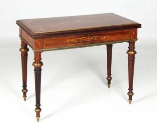 Table de jeu antique