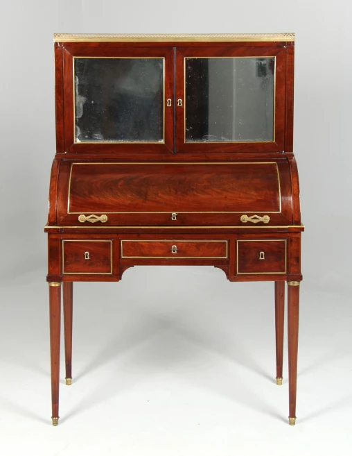 Antica scrivania, segretaria, bureau à cylindre, Francia al 1800 - Francia
Mogano
Direttorio intorno al 1800