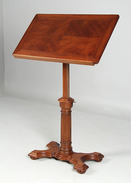 Antique, height-adjustable drawing or architect's table, 19th century - France
Walnut
End of 19th century.
