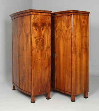 deux armoires identiques