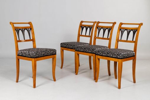 Quattro sedie antiche identiche, Biedermeier, XIX secolo - Turingia
Faggio
inizio del 19° secolo