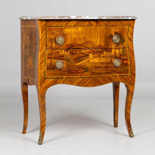 Commode antique avec marqueterie, Louis XV, France 18ème siècle - France
Noyer et autres
deuxième moitié du 18e siècle
