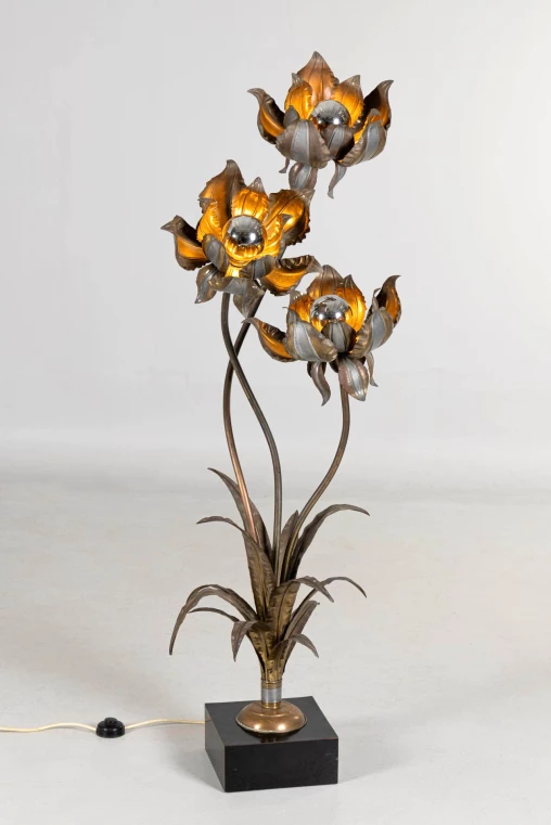 Large floral floor lamp by Henri Fernandez from the 1970s - France
Brass, steel
1970s