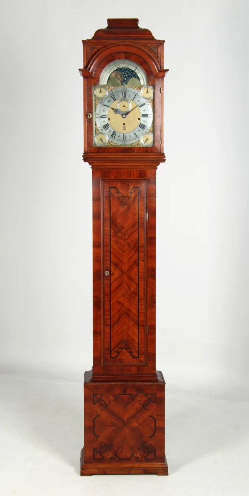 Horloge de parquet antique avec mécanisme musical, phase de lune et date - Angleterre (Londres)
Noyer
deuxième moitié du 18e siècle