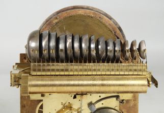 Horloge de parquet à carillon