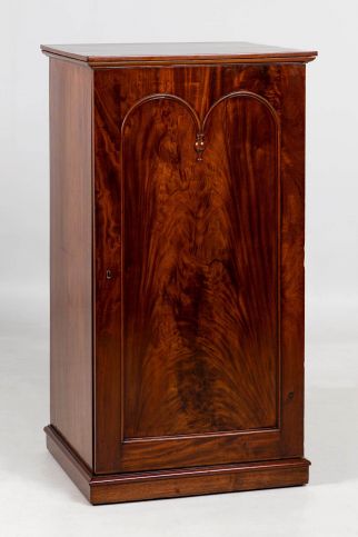 Armoire de collection en acajou