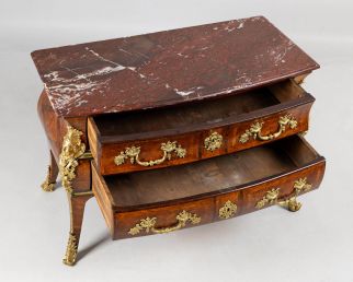 Cassettiera con piano in marmo