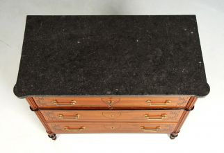 Schwarze Marmorplatte