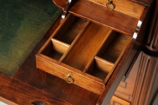 Schublade für Tintenfass und Streusand