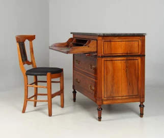 Kommode mit Sekretär