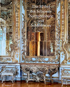 La collezione di mobili delle residenze estive di Nymphenburg e Schleißheim, in crescita storica, abbraccia il XVIII e il XIX secolo, concentrandosi sulle epoche Régence e Rococò, Classicismo, Impero e Biedermeier.