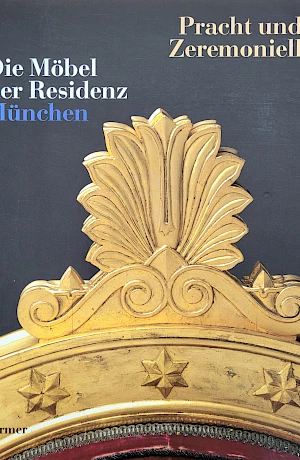 Questo catalogo riccamente illustrato fa luce sul contesto cerimoniale dei mobili e degli arredi di corte nella residenza di Monaco, mostrando importanti pezzi di mobili e arredi dei periodi rinascimentale, barocco, rococò, classicismo e impero.