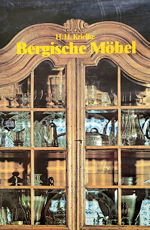 Il libro Bergische Möbel di H. H. Krielke offre uno studio culturale e storico-artistico completo sulla produzione di mobili nella regione del Bergisches Land. Si concentra sullo sviluppo delle forme tipiche dei mobili regionali dall
