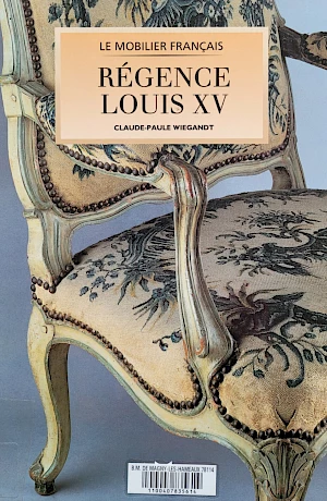 Questo libro documenta la transizione dallo stile Régence allo stile Luigi XV nella produzione di mobili francesi.