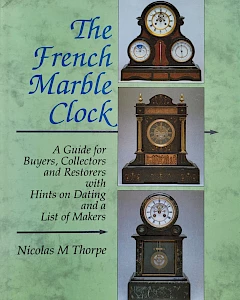 Un manuale orientato alla pratica sul tema degli orologi francesi in marmo e ardesia, soprattutto della metà e della seconda metà del XIX secolo.