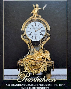 Esame del ruolo e della funzione dei magnifici orologi nei palazzi della dinastia Hohenzollern alla fine del XVII e XVIII secolo.