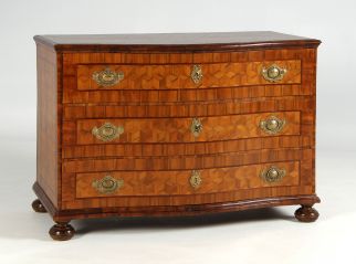 Baroque chest of drawers