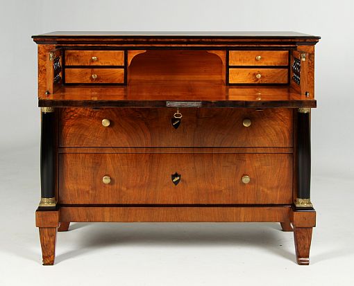 Cassettiera antica, piccola segreteria, Biedermeier intorno al 1825 - Germania meridionale (Franconia)
Noce
Biedermeier intorno al 1825