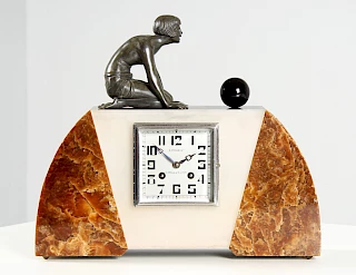 <p>France<br />
Marbre, métal<br />
Art déco vers 1930</p>