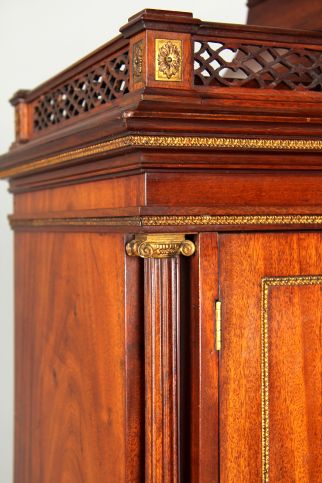 Classicist collection cabinet