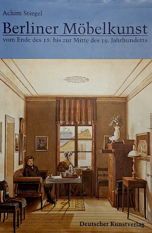 Achim Stiegel étudie le développement de Berlin en tant que centre leader de la fabrication de meubles et analyse la conception, la technique et le contexte social des ateliers berlinois. Il crée ainsi une base permettant de mieux cerner et classer les meubles berlinois d