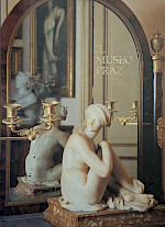 <p>Présentation de la genèse et de l'aménagement du Museo Mario Praz à Rome, qui conserve la collection d'art et de meubles néoclassiques de l'écrivain et historien d'art Mario Praz.</p>