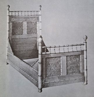 Bett mit Bambus und Vogelaugenahorn