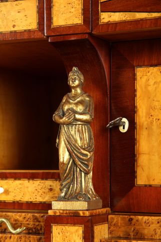 figure sculptée et dorée