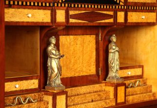 Figurines en bois sculpté