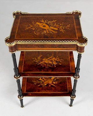 <p>Paris<br />
Bois, laiton<br />
vers 1870</p>